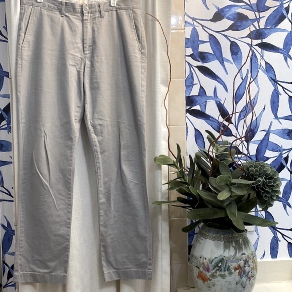 Men’s Grey J. Crew 100% Cotton Chino Pants Size 33 x 32